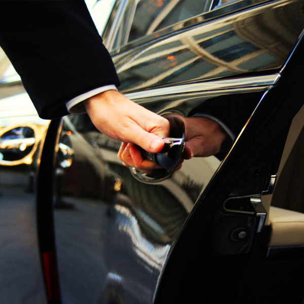 <span> </span><br />
ŞOFÖRLÜ<br/> ARAÇ KİRALAMA